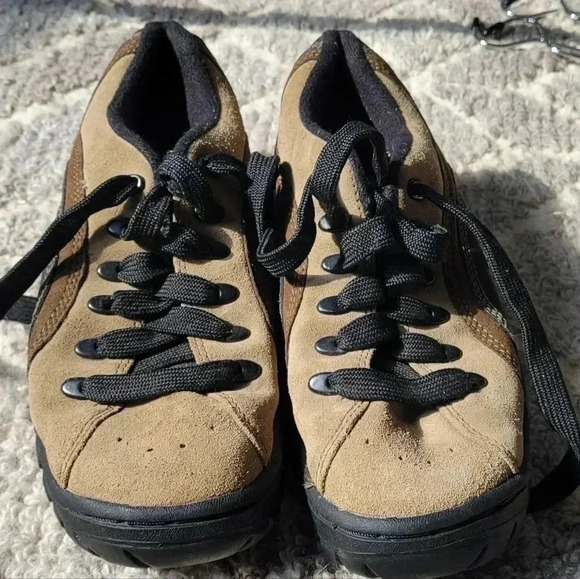 VTG Y2K 90s Simple shoes, mens size 7 Or Womens 5 - Picture 1 of 10